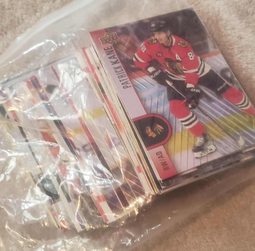 3 For 23$ Random Assortment Hockey Card Set